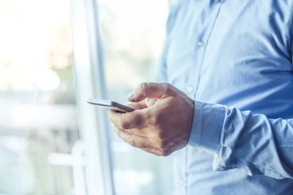 Razkrita so bila sporočila, ki so &scaron;okirala mnoge izmed njegovih zvestih sledilcev in podpornikov. Foto: Canva