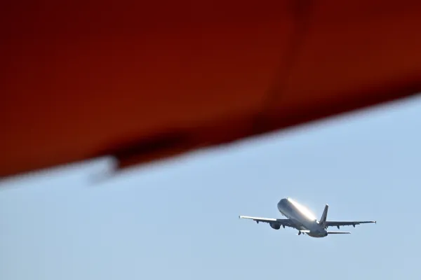 Slovence bodo re&scaron;evali s čarterskimi leti. Foto: Bobo