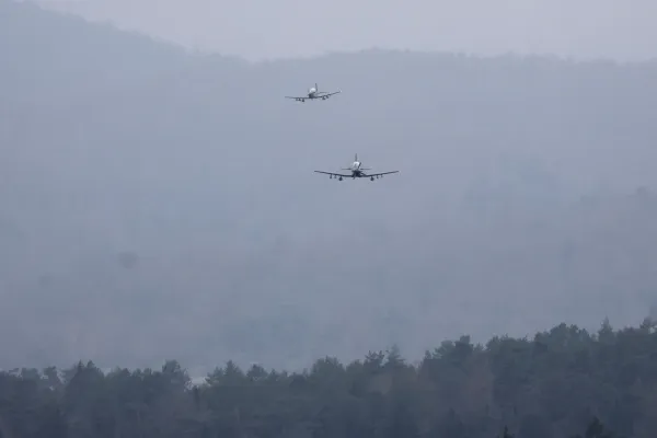 Piloti bodo nizko letenje izvajali z letali PC-9M Hudournik v &scaron;tirih smereh, vzleteli in pristali pa bodo na letali&scaron;ču Cerklje ob Krki. Foto:Borut Živulović/Bobo