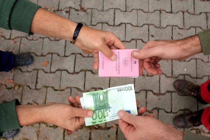 V obtoku so ponarejena &raquo;potrdila o opravljenem izpitu&laquo;. Foto: Borut Živulović/Bobo