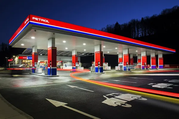 Če bi vlada spremenila politiko marž, bi lažje sklepala dogovore z drugimi lastniki glede kadrovanja nadzornikov. Foto: Petrol