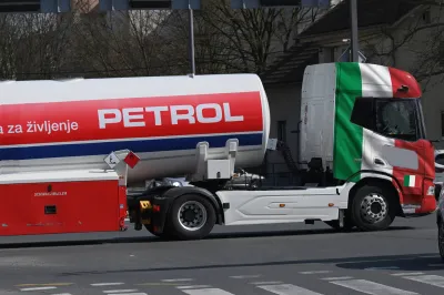 Foto: BOBO, umetna inteligenca