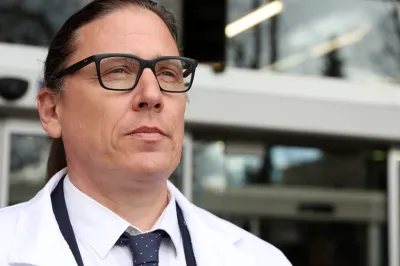 Slovenija, Ljubljana, 17.03.2026, 17. marec 2026.Robert Golob bo skupaj z ministrico za zdravje Valentino Prevolnik Rupel na delovnem obisku v UKC Ljubljana, zdravstvo, politika, Valentina Prevolnik Rupel, Marko Jug, Foto: Marko Vavpotič/F.A.Bobo