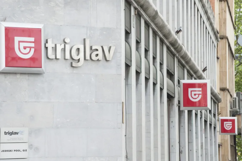 Slovenija, Ljubljana, 13.05.2015, 13. Maj 2015Ilustracija, Triglav, logotip, tabla, zavarovalnicaFoto: Ziga Zivulovic jr./BOBO 