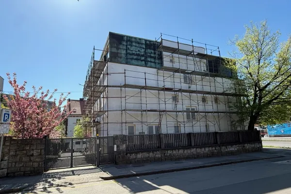 Vilo je leta 1932 zgradila družina Moskovič. Po prenovi bo tam sedež finančne družbe KD Group. 