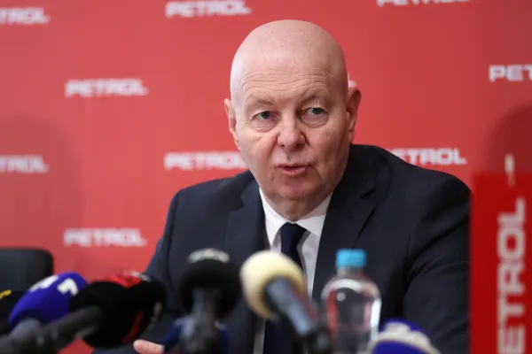 Slovenija, Ljubljana, 24.03.2026, 24. marec 2026.Novinarska konferenca uprave družbe Petrol, na kateri spregovorili o aktualnem dogajanju na trgu naftnih derivatov in oskrbi prodajnih mest, posel, dogodek, Zoran Gračner, Drago Kav&scaron;ek, Sa&scaron;o Berger, Marko Ninčević, Jože Smolič,Foto: Borut Živulović/F.A.Bobo