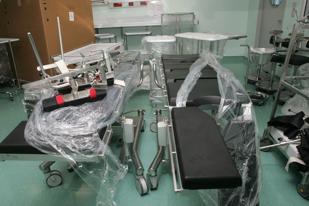 SLOVENIJA, LJUBLJANA, 25.07.2007, 25. JULIJ 2007Novi prostori onkoloskega instituta Ljubljana z zapakiranimi mizami napravami in pripomocki.Foto: Tina Kosec/BOBO