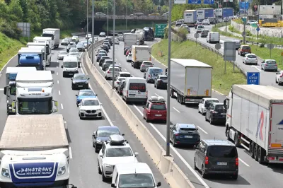 Če se odpravljate na pot, lahko pričakujete povečan promet. Foto: Žiga Živulović jr./F.A.Bobo