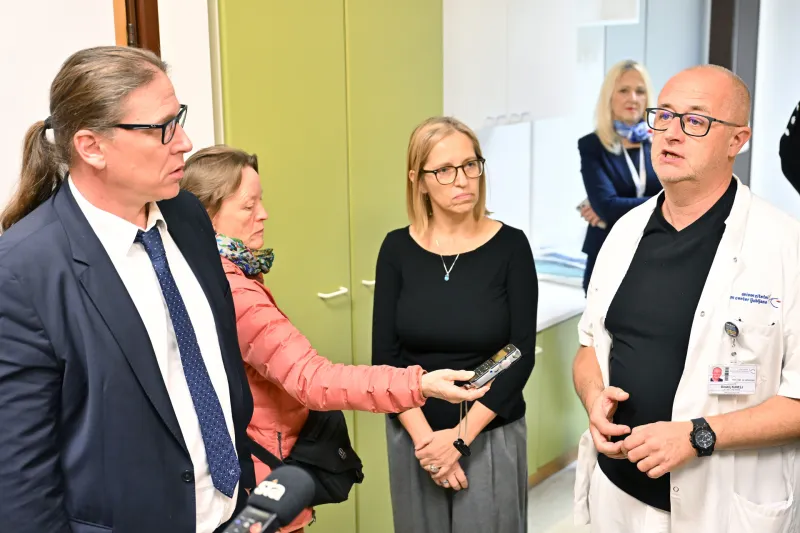 Dimitrij Kuhelj Slovenija, Ljubljana, 21.11.2025, 21. november 2025Ministrica za zdravje Valentina Prevolnik Rupel na delovnem obisku v UKC Ljubljana, zdravje, Dimitrij Kuhelj, Marko Jug,Foto: Žiga Živulović jr./F.A.Bobo