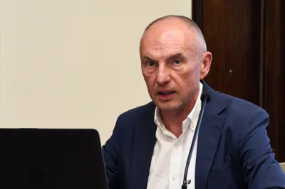 Slovenija Ljubljana 06.06.2023, 06.junij 2023 Danijel Be&scaron;ič Loredan in Ale&scaron; &Scaron;abeder govorita na novinarski konferenci ministrstva za zdravstvo. politika Foto: Klara Bokan /BOBO