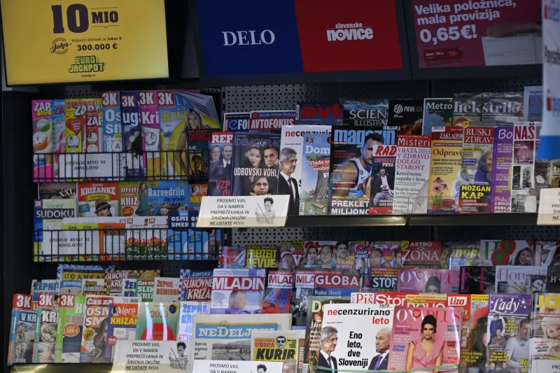 Slovenija Ljubljana 02.02.2023 02. februar 2023 Kiosk, prodaja ?asopisov, mediji, tiskovina, Trafika, tiskani mediji, ?asopi, dnevnik, delo, slovenske novice, ve?er, Foto: ?iga ?ivulovi? jr./BOBO 