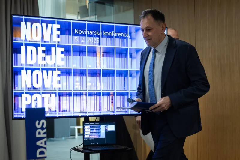 Ljubljana, poslovna stavba Dars.Novinarska konferenca uprave druzbe Dars s predstavitvijo glavnih dosezkov v letu 2024 ter projektov, ki jih nacrtujejo v letosnjem letu.Predsednik uprave druzbe Dars Andrej Ribic.