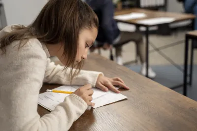 Zakaj se rezultati NPZ po posameznih &scaron;olah skorajda skrivajo oziroma niso dostopni &scaron;ir&scaron;i javnosti?Iz teh rezultatov bi se lahko delno ocenila tudi kvaliteta dela posameznih učiteljev. 