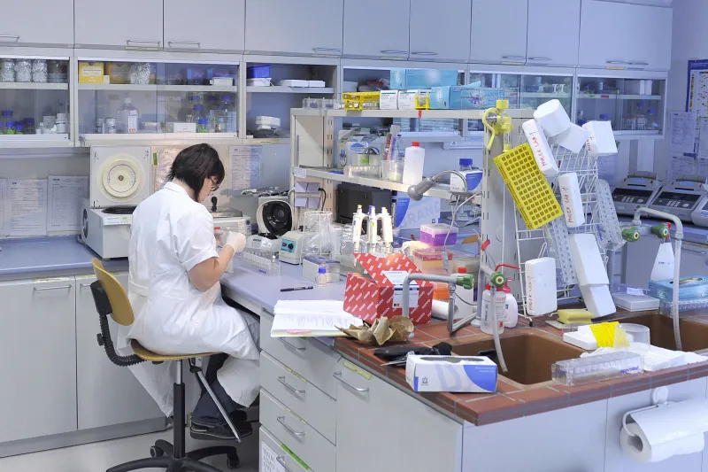 Pri agenciji ARIS lahko recenzenti za ocenjevanje kvalitete znanstenih projektov uporabljajo tudi umetno inteligenco, kar lahko  Foto: Žiga Zivulović jr./Bobo