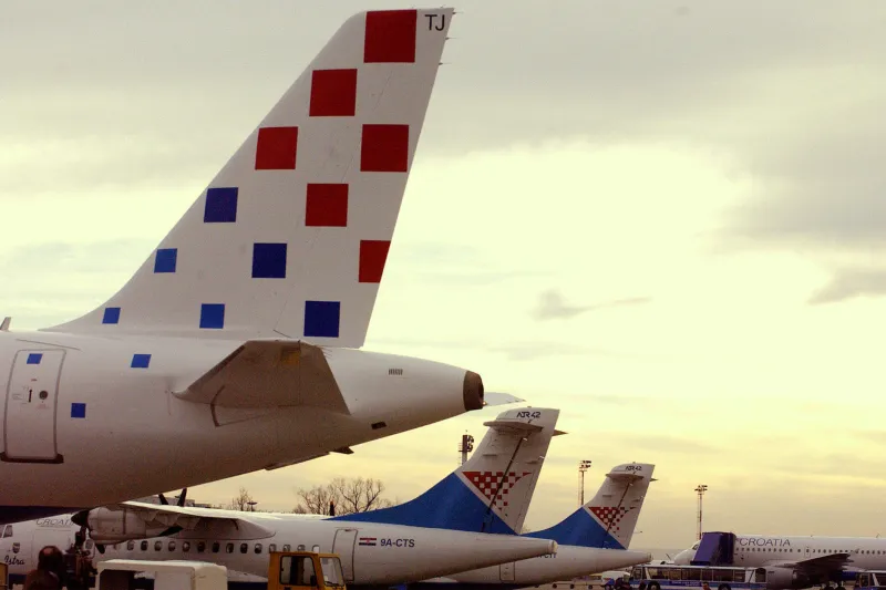 Vpra&scaron;anje, ki najbolj zanima potnike, pa je, kaj se bo zgodilo s cenami letalskih kart? Foto: Bobo