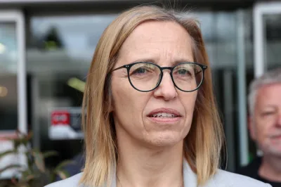 Zakaj sklep o imenovanju direktorice Javne agencije za kakovost še leži v predalu ministrice za zdravje Valentine Prevolnik Rupel, ni znano. "Ostaja pa za to na mestu direktorice agencije kot vršilka dolžnosti oseba, ki za to mesto ne izpolnjuje pogojev," pravijo naši viri. Ministrica ji je že drugič podaljšala mandat. Foto Marko Vavpotič/F.A.Bobo