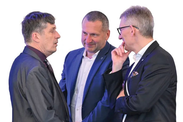 orožarskem holdingu, ki ga nadzoruje Damir Črnčec (v sredini), ustanovil pa ga je SDH pod vodstvom Žige Debeljaka 