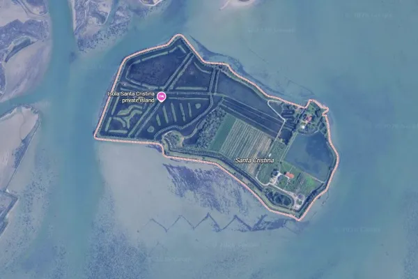 Zasebni otok Isola Santa Cristina je naprodaj. Foto: Google Earth