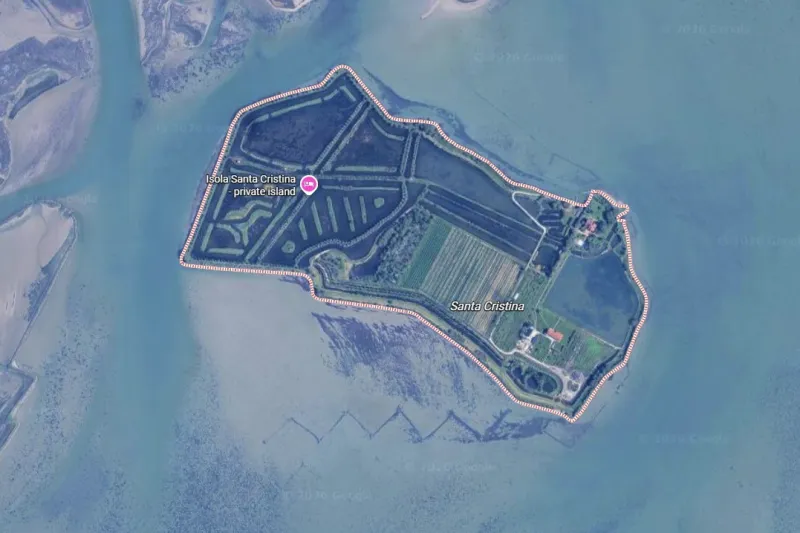 Zasebni otok Isola Santa Cristina je naprodaj. Foto: Google Earth