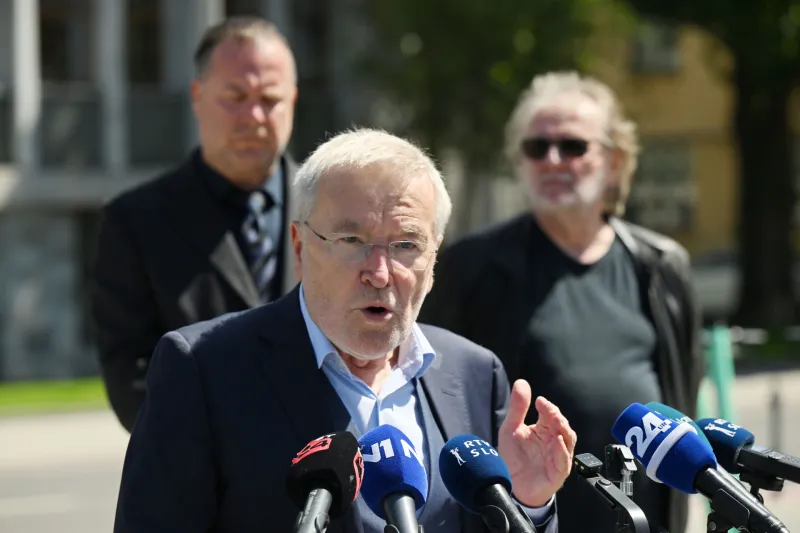 Slovenija, Ljubljana, 21. 5. 2026, 21. maj 2026 Novinarska konferenca skupine državljanov na čelu z Du&scaron;anom Kebrom, na kateri so predstavili razloge za njihovo pritožbo na ustavno sodi&scaron;če zaradi domnevne kr&scaron;itve pravice do svobodnih in demokratičnih volitev, politika, Du&scaron;an Keber, Rudi Rizman, Tamara Lah Turn&scaron;ek, Vinko M&ouml;derndorfer, Du&scaron;an Plut. Foto: Žiga Živulović jr./F.A. Bobo