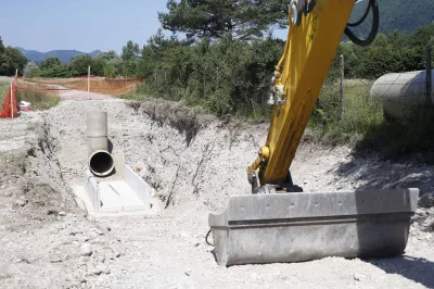 Kanal C0 v času gradnje, do katere sploh ne bi smelo priti, saj ni bila opravljena predhodna presoja vplivov na okolje. Foto: Borut Živulović/ BOBO