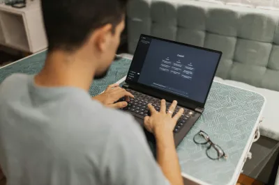 Sodi&scaron;če je presodilo, da je Google lahko neposredno odgovoren za napačne informacije, ki jih uporabnikom prikaže njegova funkcija AI Overview. Foto: Canva
