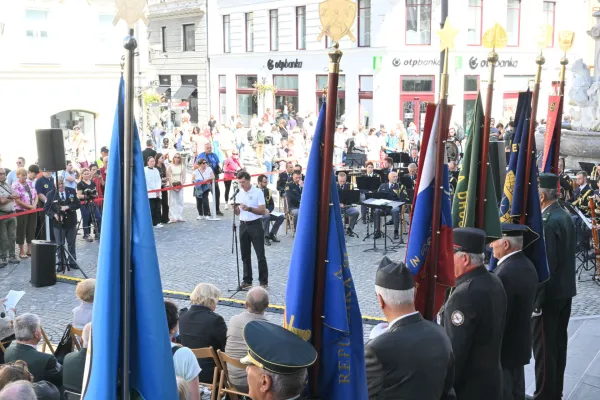 Slovenija, Ljubljana, 21.09.2025, 21. september 2025Pohod ob mednarodnem dnevu miru v spremstvu Orkestra Slovenske policije. Družba, ljudje, veterani, prapor&scaron;čakiFoto:Žiga Živulović jr./F.A.Bobo
