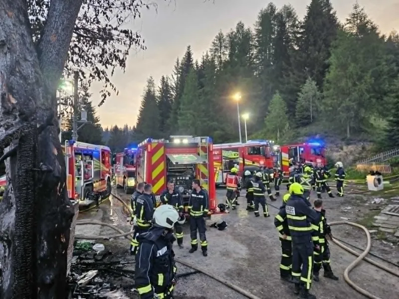 Požar na kmetiji Bukovnik pod Raduho. Foto: Občina Solčava