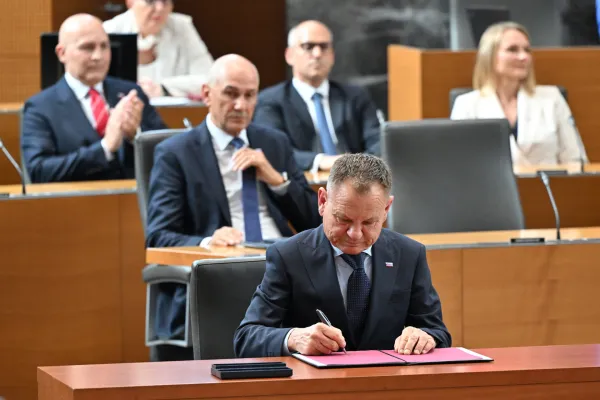 Janez Jan&scaron;a je predlagal Francija Matoza, imenovala pa ga je vlada. Foto: Žiga Živulović jr./BOBO