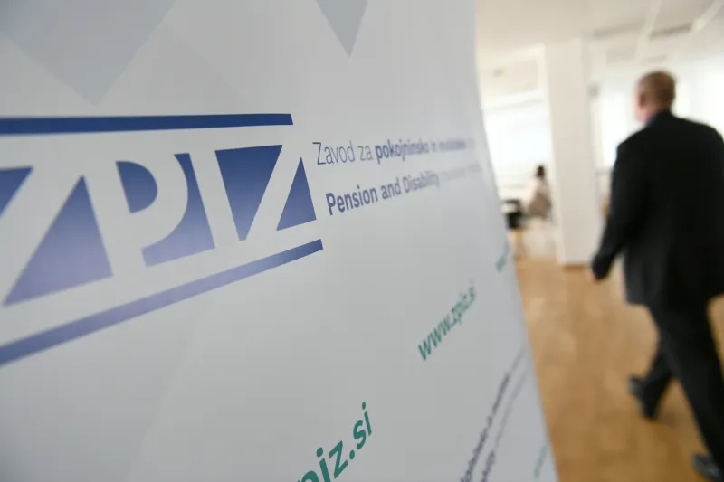V ponedeljek poteče rok za prijavo na javni razpis za novega direktorja ZPIZ, druge največje javne blagajne pri nas. Komu se neuradno nasmiha funkcija? Foto: STA