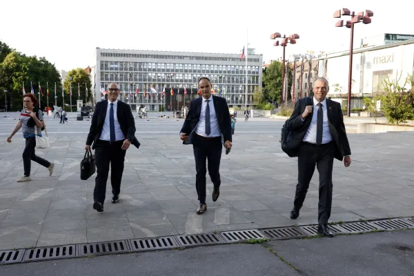 Slovenija,Ljubljana, 04.06.2026, 04.junij 2026,Ministri gredo na prvo sejo vlade iz izvolitve v parlamentu.16. vlade Jernej Vrtovec, Janez Cigler Kralj, Valentin Hajdinjak, An?e Logar, Tadej Ostrc, Mihael Zupan?i?, politika vlada Foto: Borut ?ivulovi?/BOBO