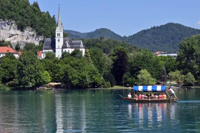 Slovenija, Bled, 21.06.2026, 21. junij 2026Poletna turisti?na sezona, turisti, pletna, gradnd, otok,poletjeFoto:?iga ?ivulovi? jr./F.A.BOBO