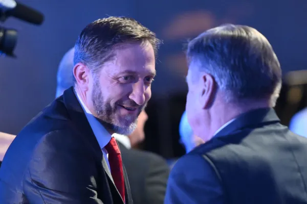 Slovenija, Ljubljana, 12.01.2023, 12. januar 2023 Podelitev naziva Delova osebnost leta 2022 v Cukrarni na Poljanskem nasipu. Klemen Bo&scaron;tjančič in Zoran Jankovič Delova osebnost leta 2022 je Marjan PipenbaherFoto: Žiga Živulovič jr./BOBO
