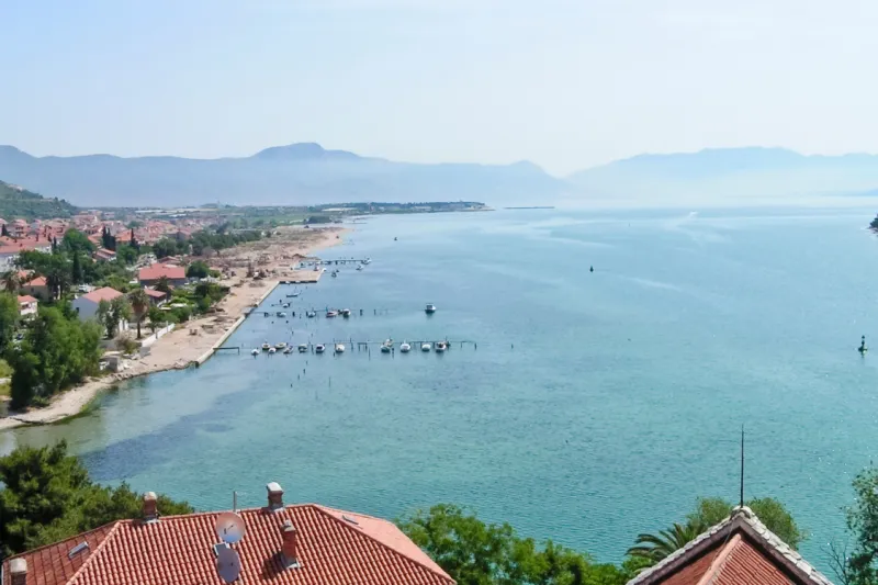Hrva&scaron;ka napoveduje gradbeno reformo in strožji nadzor za tuje lastnike nepremičnin. Foto: Canva