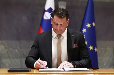 Slovenija, Ljubljana, 08.07.2026, 08. julij 2026Predsednik Državnega zbora Zoran Stevanović je podpisal odlok o razpisu rednih volitev v občinske svete in rednih volitev županov, politika,Foto: Borut Živulović/F.A.Bobo