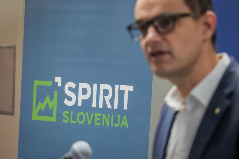 Strateski posvet iz serije InFocus z naslovom Umetnost crnega laboda, ki ga organizira Institut za strateske resitve (ISR) skupaj z ministrstvom za gospodarstvo, delo in sport ter agencijo Spirit Slovenija.Minister za gospodarstvo, delo in sport Anze Logar.Foto: STA