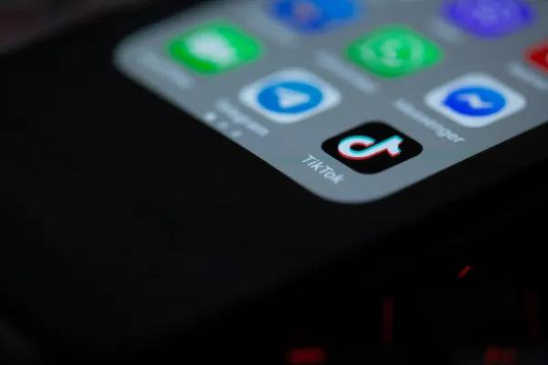 TikTok ima v Evropi več kot 200 milijonov uporabnikov, zlasti mladih.