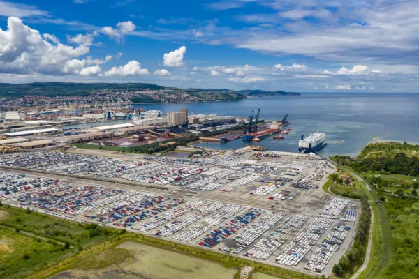 avtomobilski terminal, Luka Koper