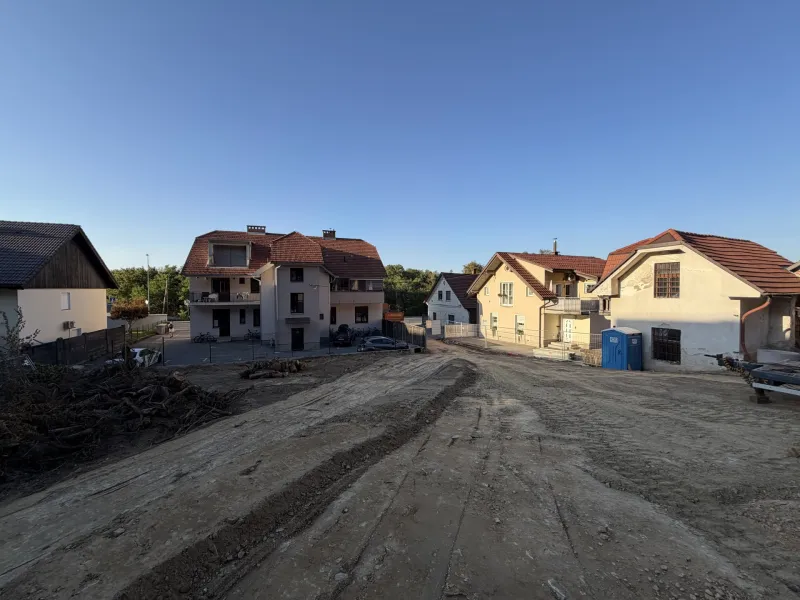 Pod Golovcem bodo gradili kompleks, v katerem bo 18 stanovanj. Foto: Uredni&scaron;tvo