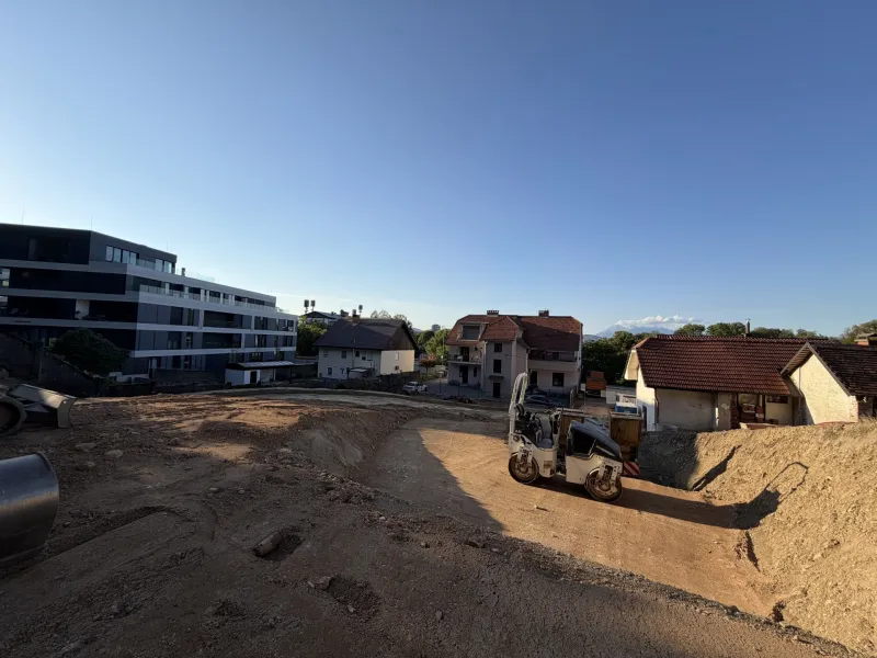 Pod Golovcem bodo gradili kompleks, v katerem bo 18 stanovanj. Foto: Uredni&scaron;tvo