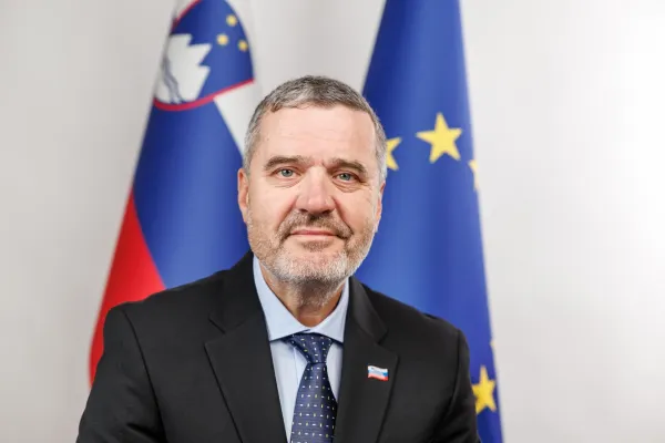 Ljubljana, DZ.Portret kandidata za ministra za zunanje in evropske zadeve Toneta Kajzerja.