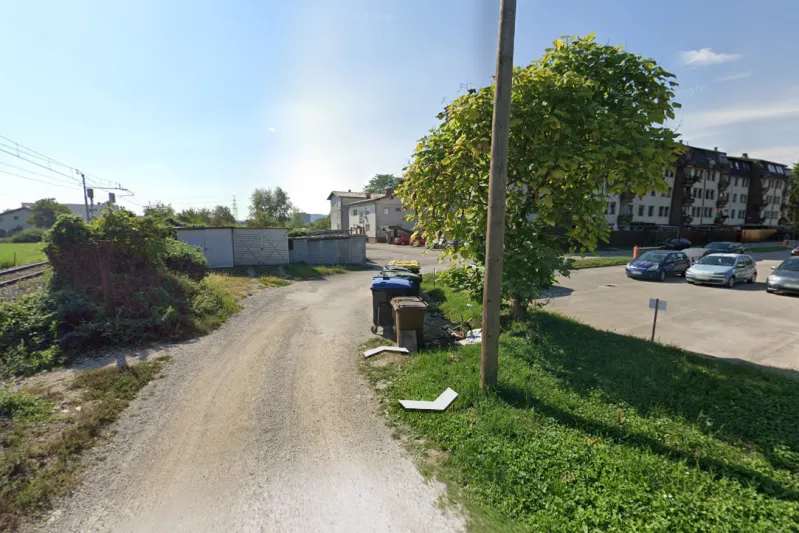 Parkiri&scaron;ča na Hafnerjevi ulici v &Scaron;entvidu. 