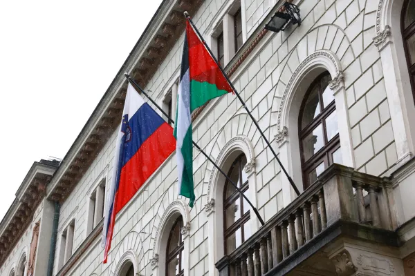 Slovenija, Ljubljana, 05.06.2026, 05. junij 2026Palestinska zastava visi ob slovenski brez evropske na predsedni&scaron;ki palači. Simboli, zastava, zastavi, zastave, predsedni&scaron;ka palačaFoto: Borut Živulović /F.A. Bobo
