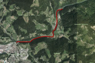 Odsek ceste 1256 Ravne&ndash;Dravograd. 