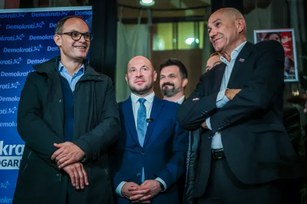 Predstavniki strank SDS, NSi, SLS in Fokus ter Demokrati v pricakovanju rezultatov zakonodajnega referenduma o noveli zakona o parlamentarni preiskavi ter treh posvetovalnih referendumov.Predsednik Demokratov Anze Logar, predsednik NSi Jernej Vrtovec in predsednik SDS Janez Jansa.Foto: STA