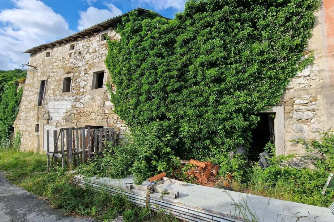 Občine bi želele nepremičnine, ki nimajo dedičev