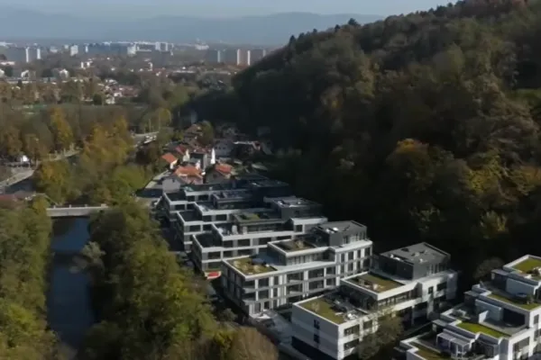 Naselje Devana Park pod Golovcem je predstavljeno kot oaza miru, a stanovalci miru tam za zdaj niso na&scaron;li. Foto: Stoja
