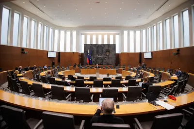 Nadaljevanje seje DZ, na kateri so med drugim na zahtevo koalicije obravnavali zahtevi za odreditev parlamentarnih preiskav o sumu politicne zlorabe Sove in policije pri aferi Black Cube ter sumu ogrozanja energetske neodvisnosti in cenah elektrike.Foto: STA