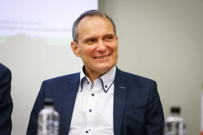 Ljubljana, Cankarjev dom.Okrogla miza z naslovom Pokojninski sistem vceraj, danes, jutri, ki ga je pripravil Festival za tretje zivljenjsko obdobje.Direktor Zavoda za pokojninsko in invalidsko zavarovanje Slovenije Marijan Papez.