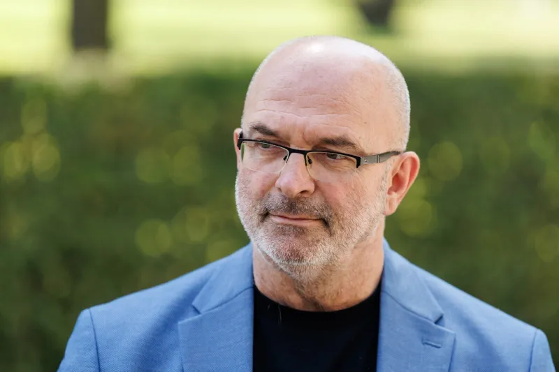 Predsedniki strank vladajoce koalicije, clani vlade ter koalicijski poslanci so se sestali na koalicijskem vrhu, na katerem so predstavili normativni nacrt dela vlade do konca leta.Vrsilec dolznosti direktorja Urada vlade za komuniciranje Sebastjan Jeretic.Foto: STA
